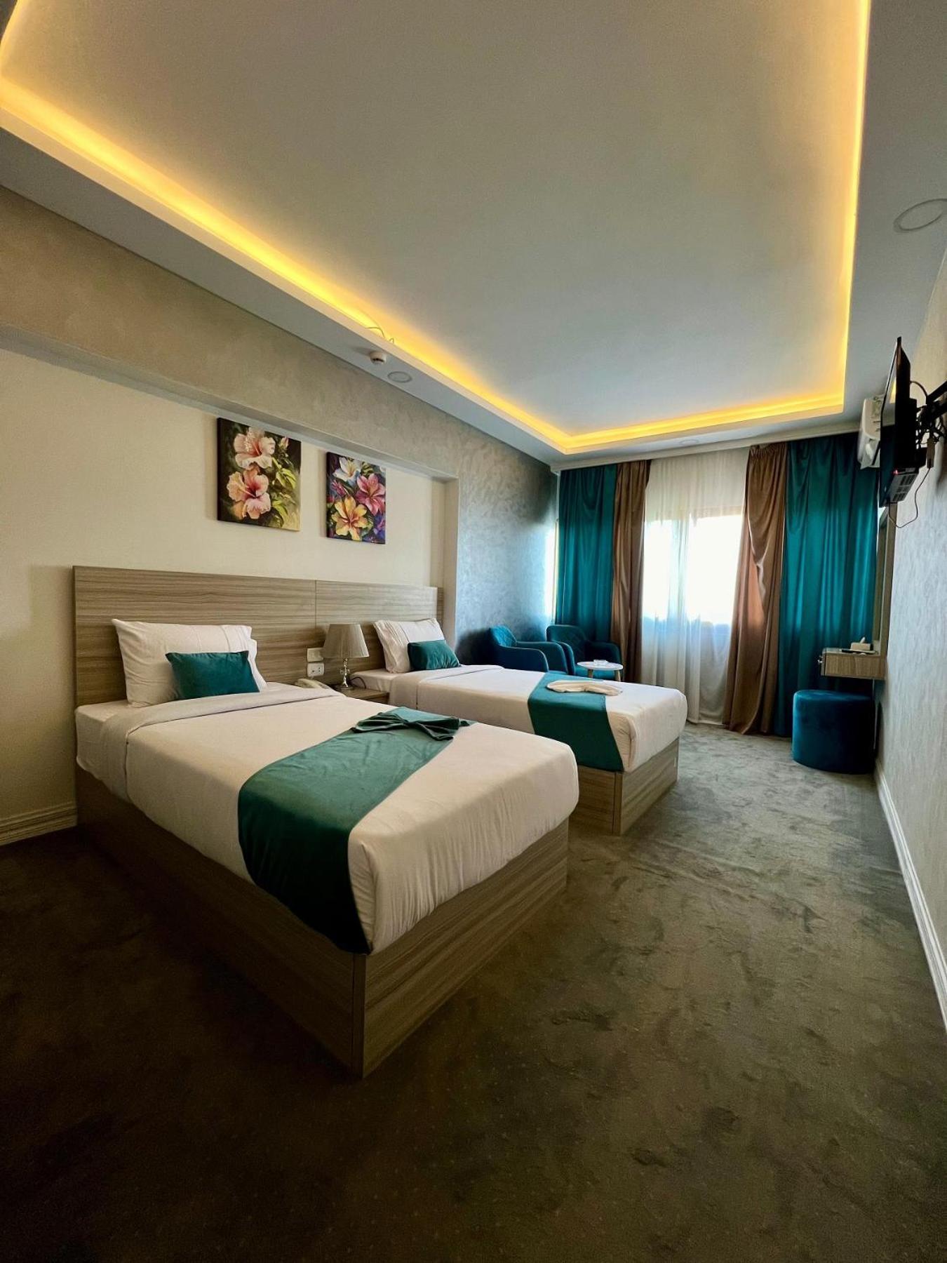 Mar Charbel Hotel Kairo Bagian luar foto