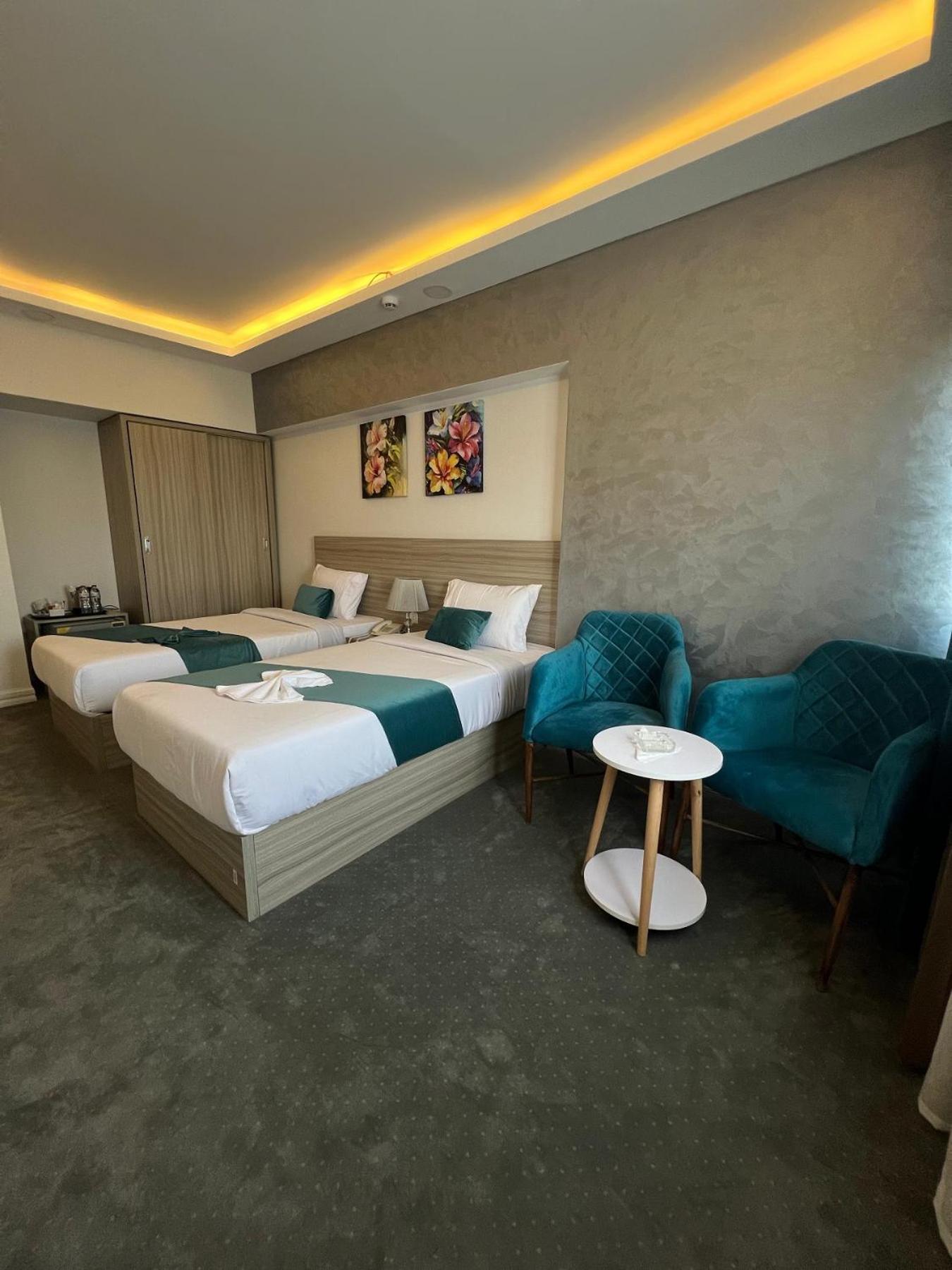 Mar Charbel Hotel Kairo Bagian luar foto