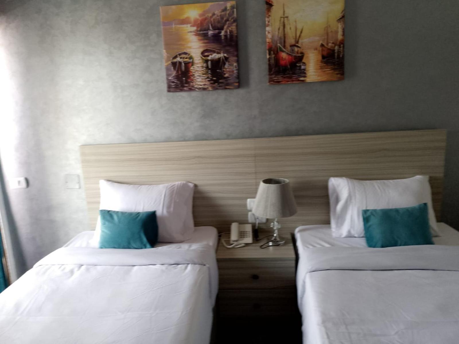 Mar Charbel Hotel Kairo Bagian luar foto