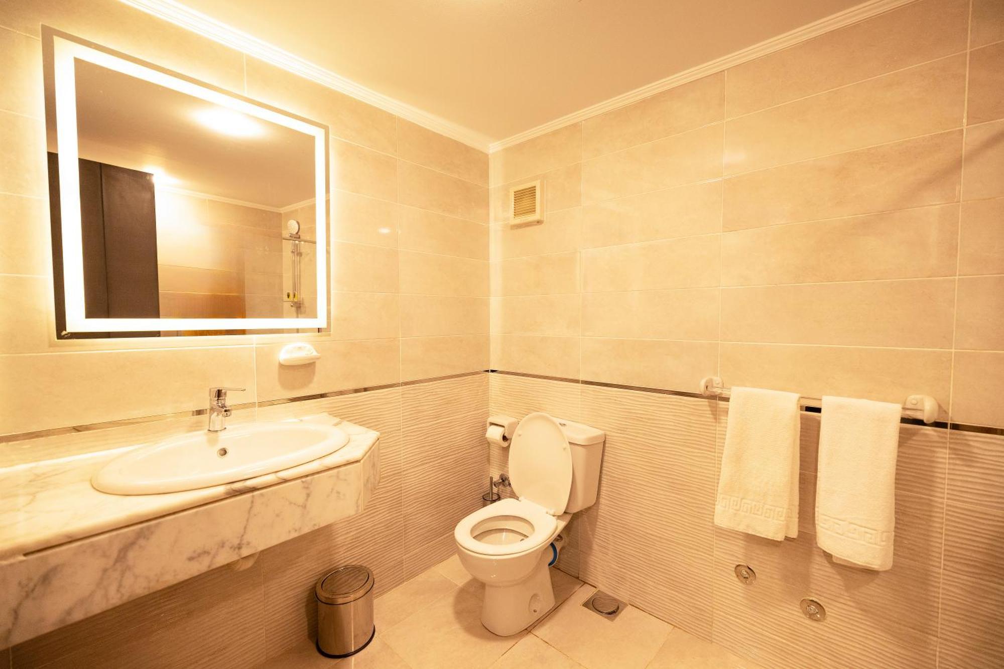 Mar Charbel Hotel Kairo Bagian luar foto