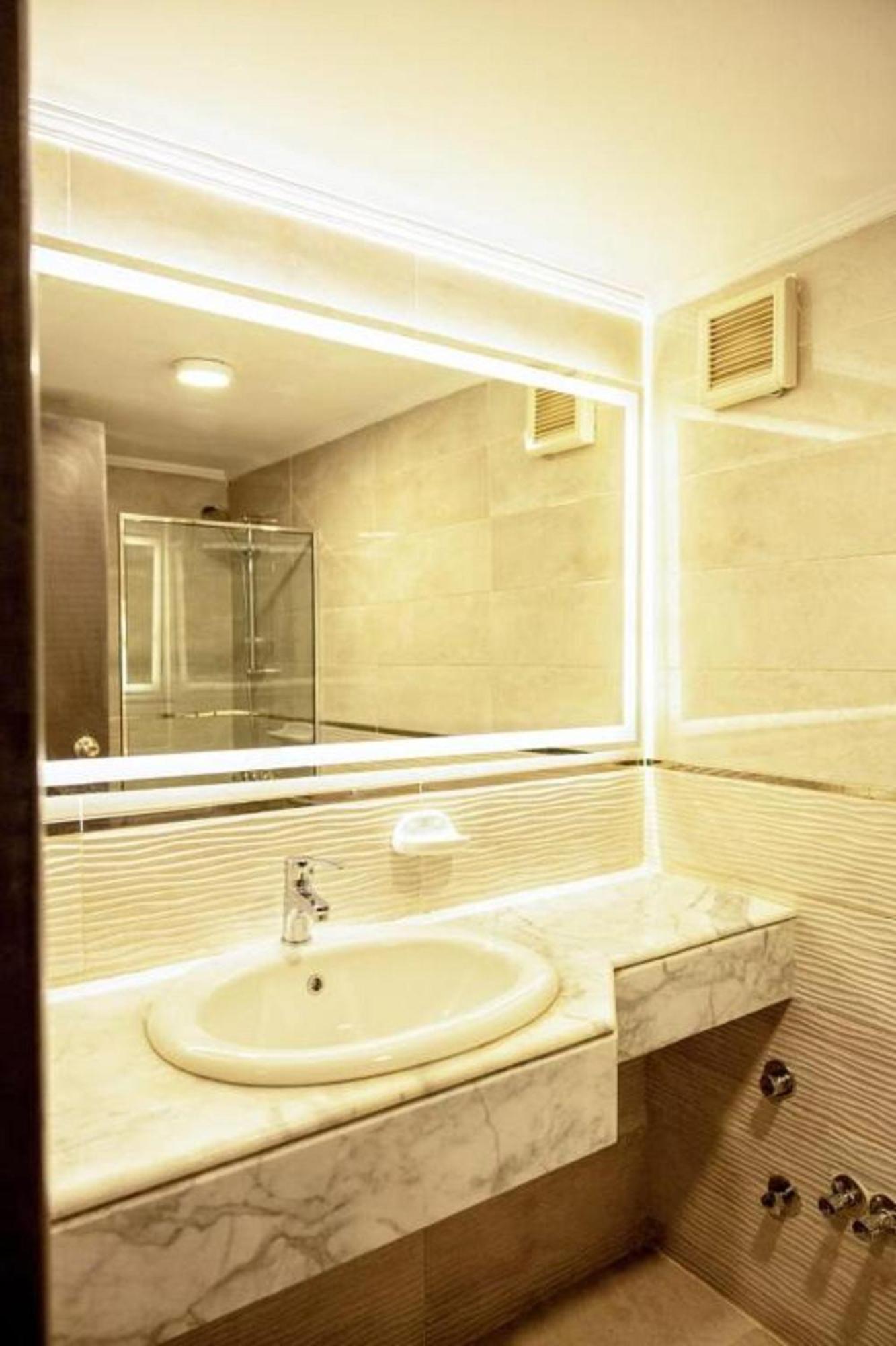 Mar Charbel Hotel Kairo Bagian luar foto