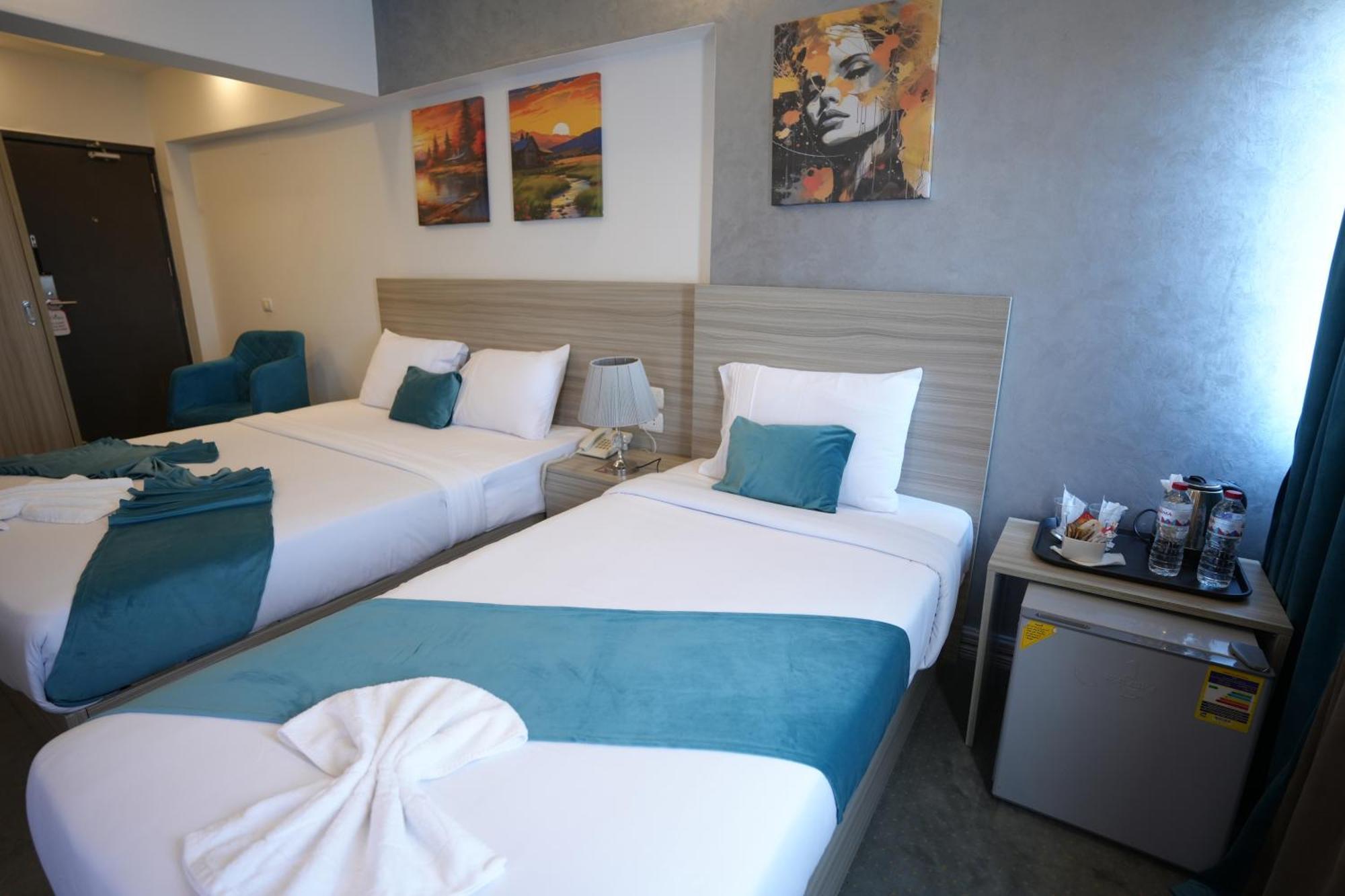 Mar Charbel Hotel Kairo Bagian luar foto